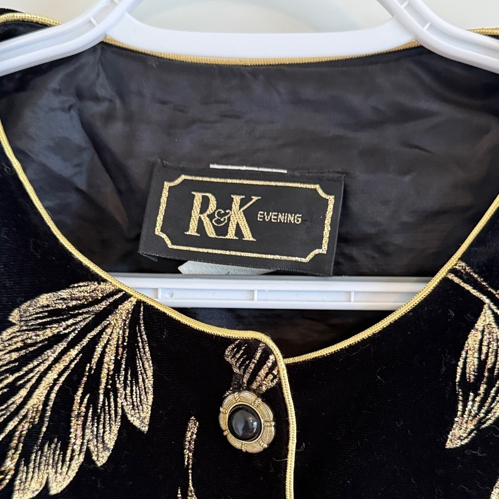 Vintage R&K Evening black velvet with gold accent top EUC Size 12 - Picture 2 of 9
